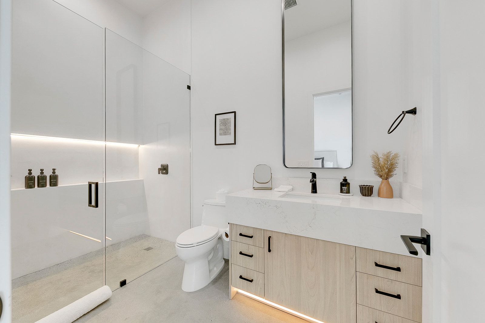 Bedroom suite and bath at Cache Estate