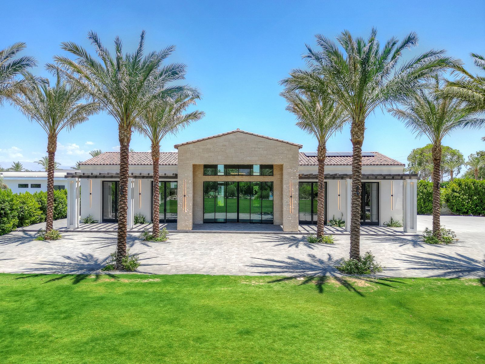 Grounds and amenities at Cache Estate
