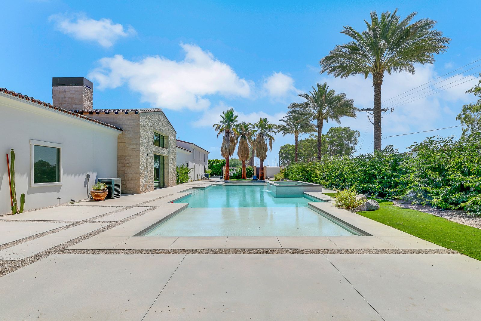 Swimming pool and terrace at Cache Estate