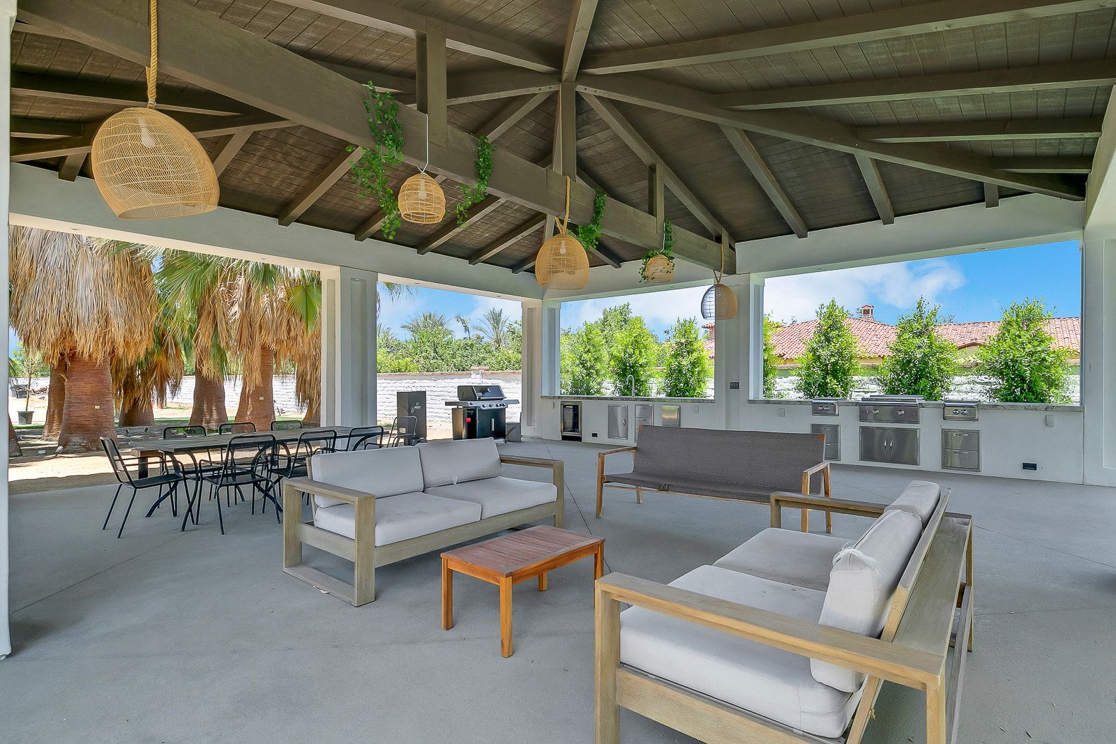Grounds and amenities at Cache Estate