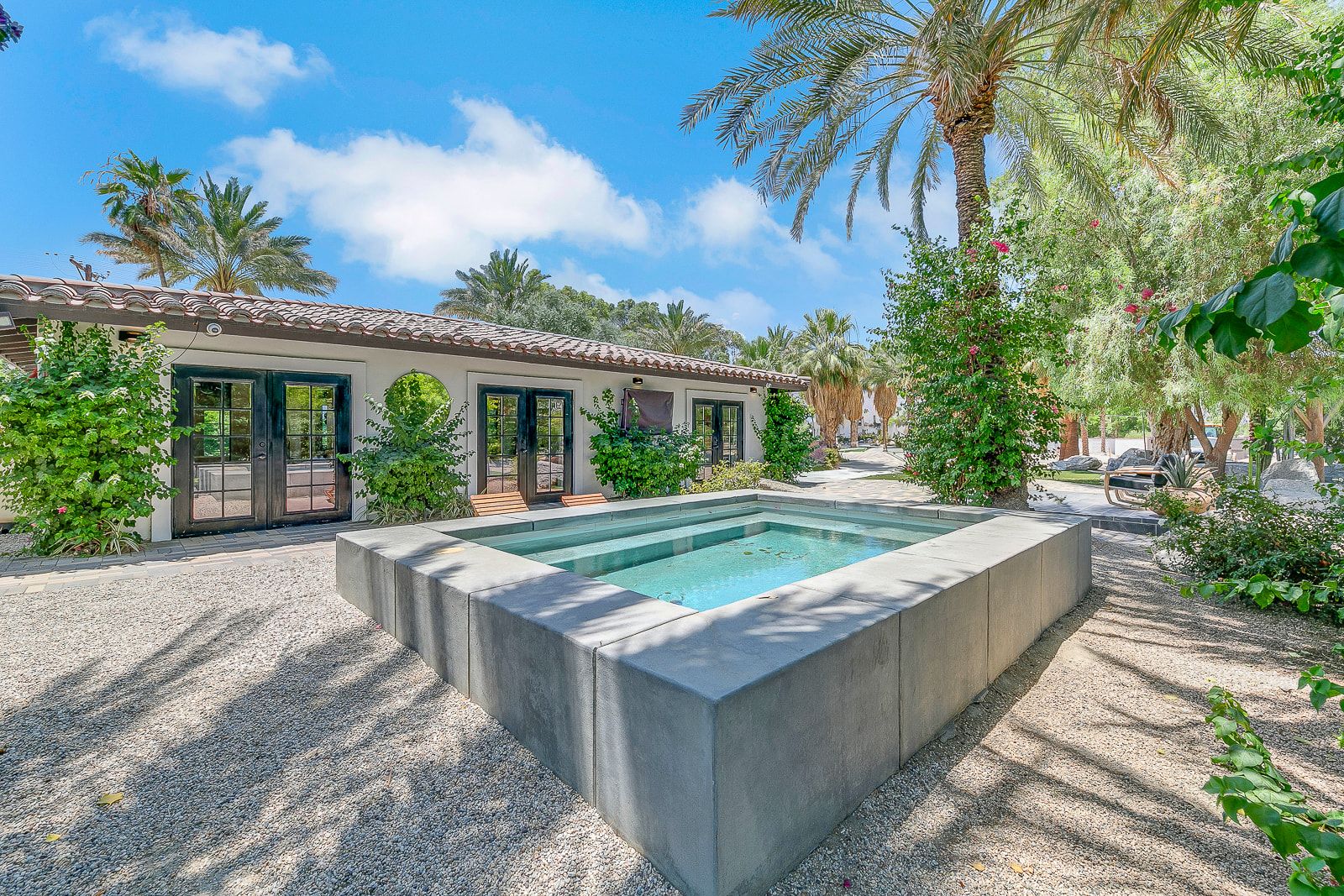 Grounds and amenities at Cache Estate