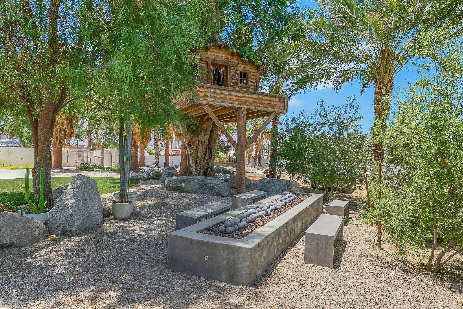 Grounds and amenities at Cache Estate
