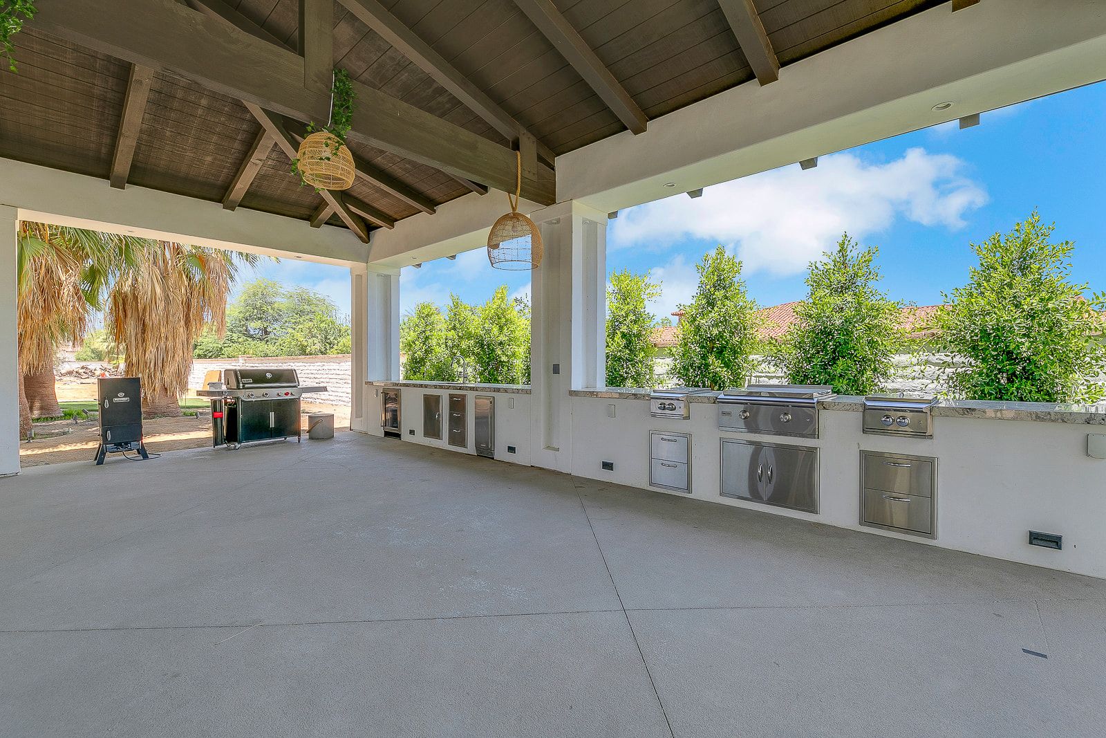 Grounds and amenities at Cache Estate