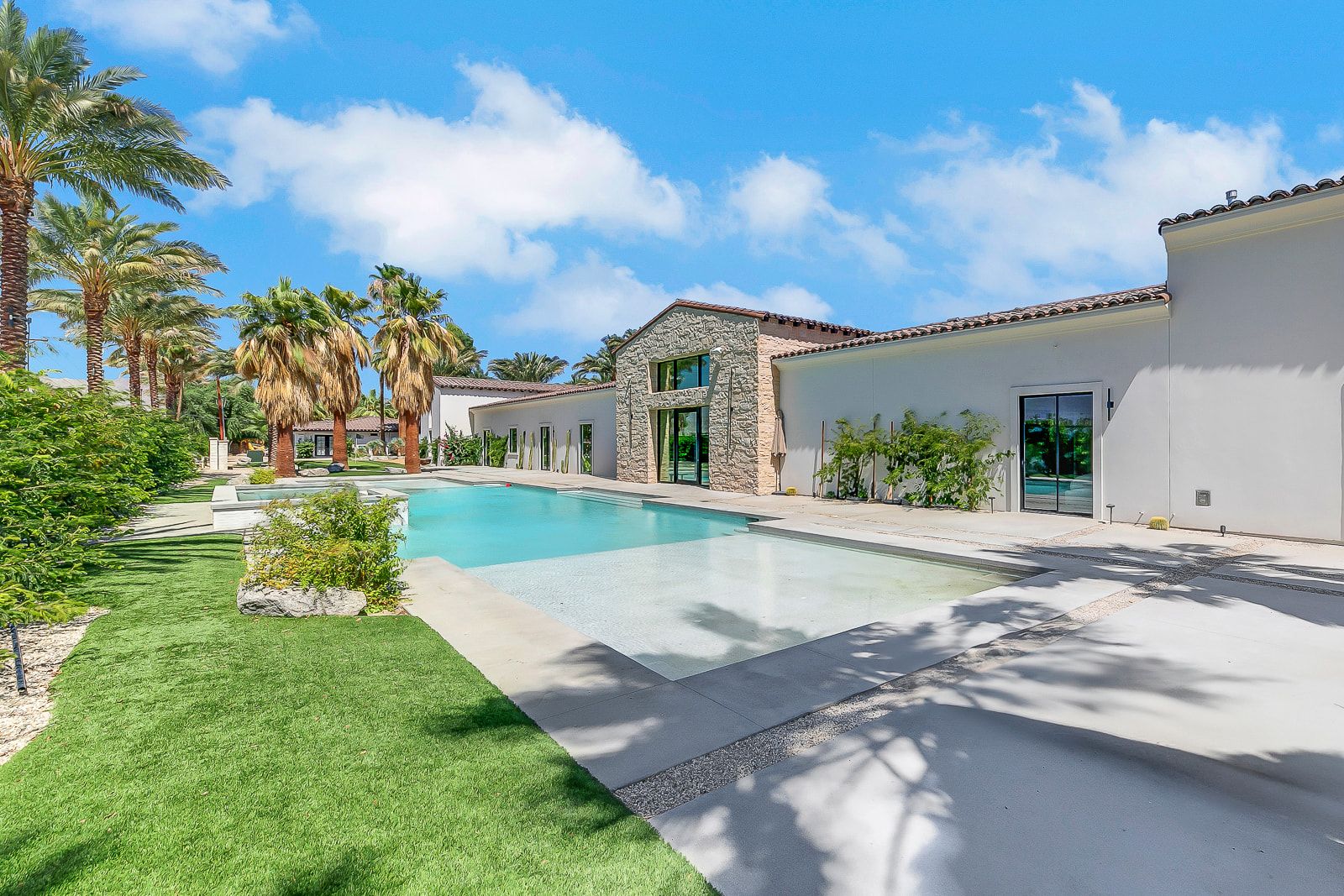 Swimming pool and terrace at Cache Estate