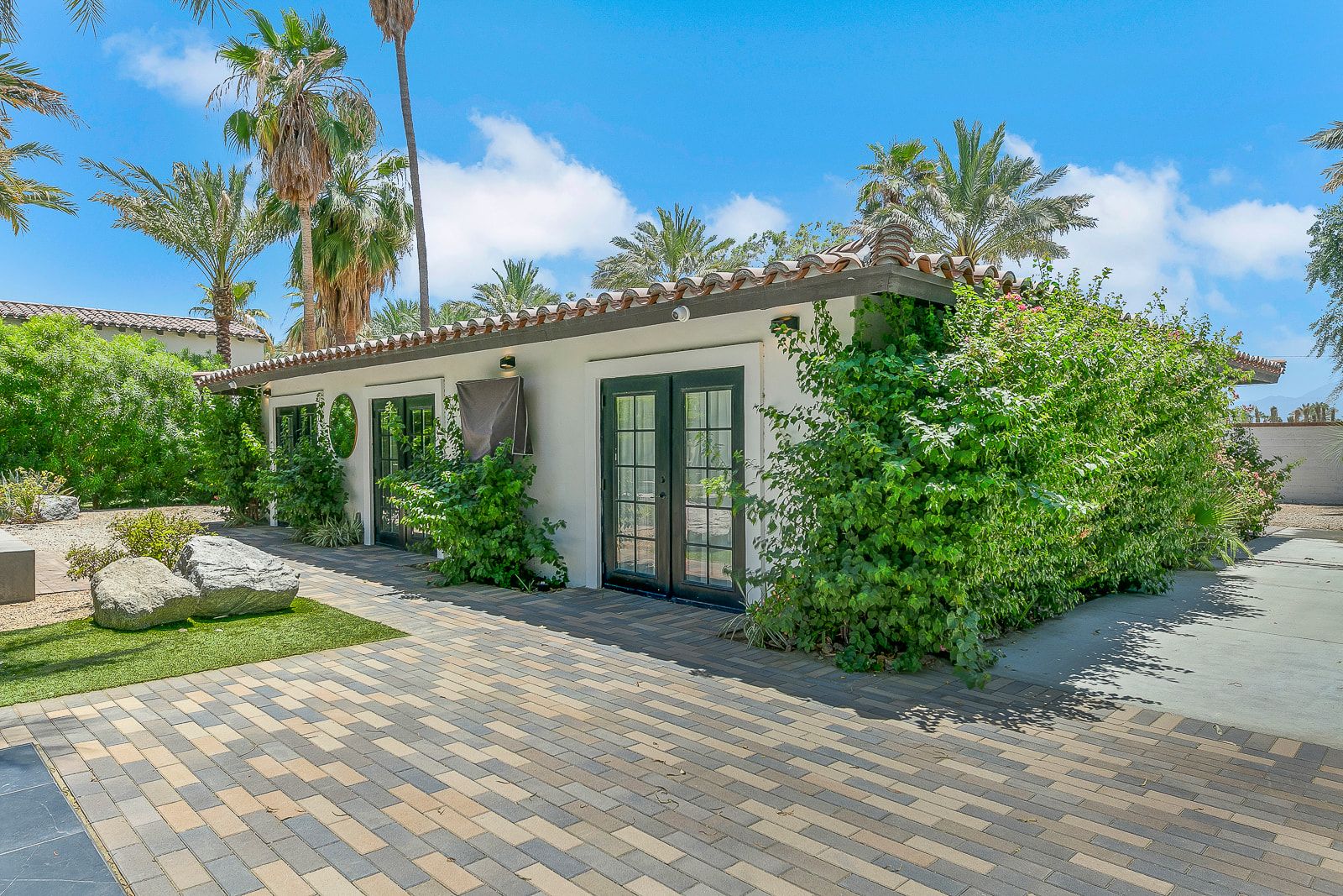 Grounds and amenities at Cache Estate