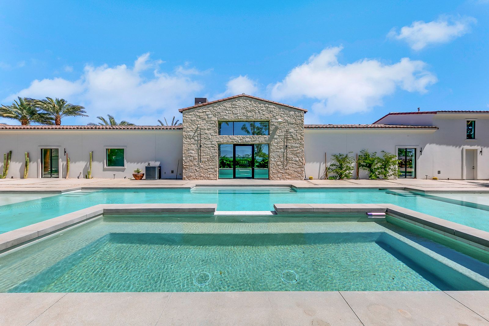 Swimming pool and terrace at Cache Estate