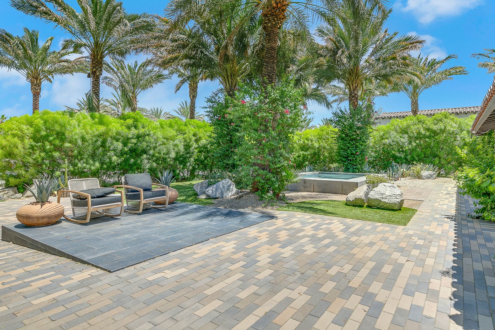Grounds and amenities at Cache Estate