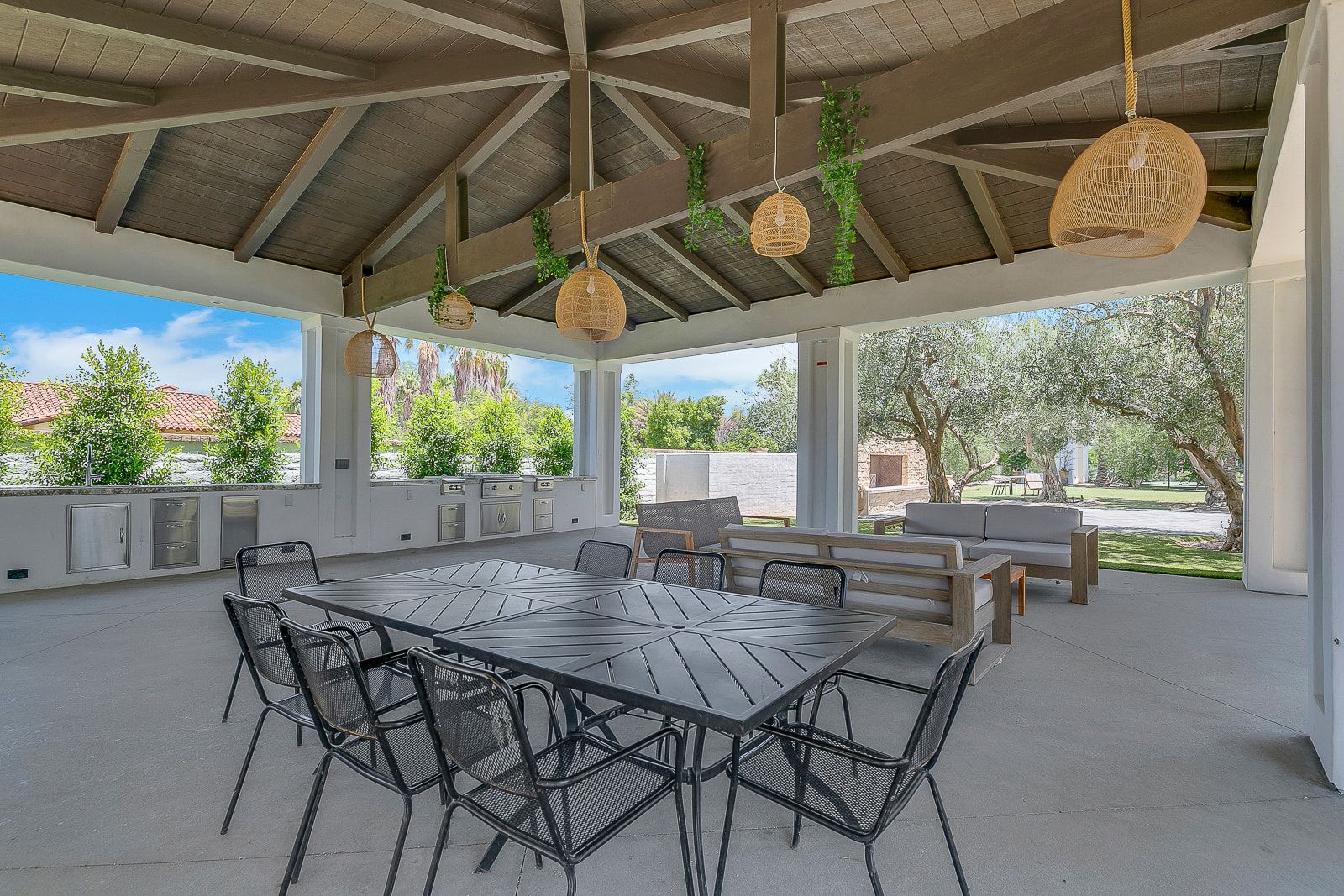 Grounds and amenities at Cache Estate